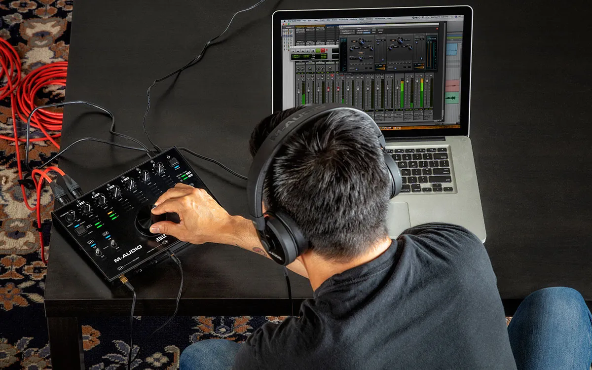 M-Audio AIR 192|14 аудиоинтерфейс USB 24-бит/192кГц M-Audio AIR 192|14 аудиоинтерфейс USB 24-бит/192кГц