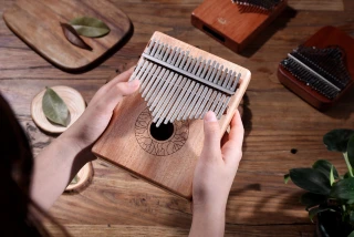 Hluru Huashu KHD21 Lotus Mahogany Natural (21 нота, червоне дерево)