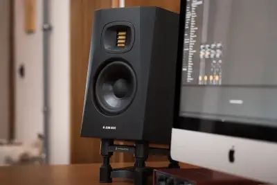 Студійний монітор Adam Audio T5V