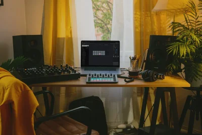 Студійний монітор Adam Audio T5V