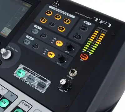 Мікшерний пульт Yamaha TF1