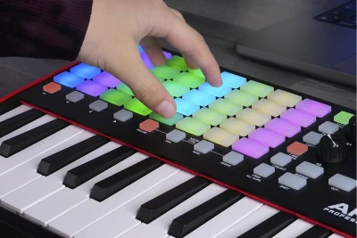 MIDI клавіатура AKAI APC Key 25 II