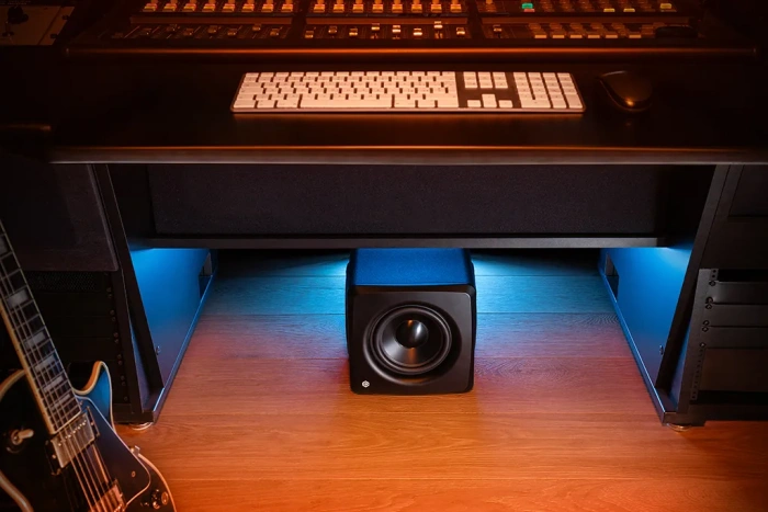 Студійний монітор Студійний монітор IK Multimedia iLoud Sub