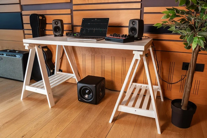 Студійний монітор Студійний монітор IK Multimedia iLoud Sub