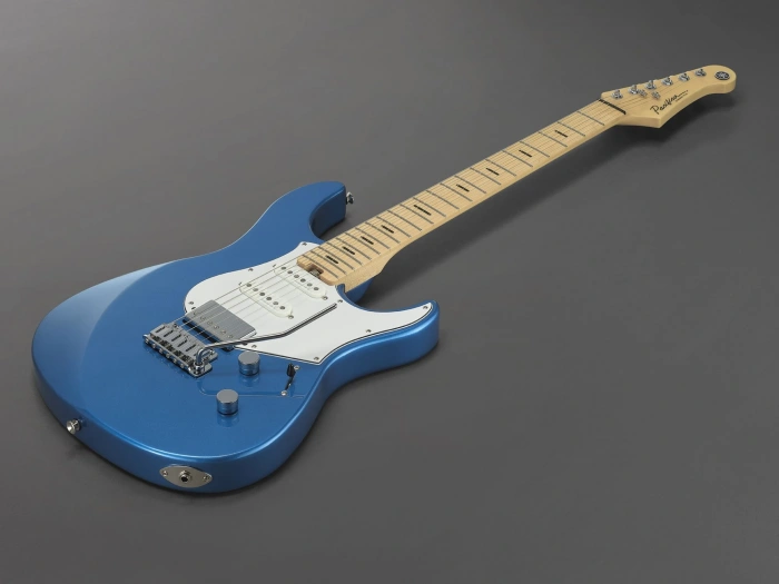Yamaha Pacifica Standard Plus (Sparkle Blue)