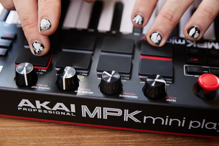 MIDI клавіатура MIDI клавіатура AKAI MPK Mini Play MK3
