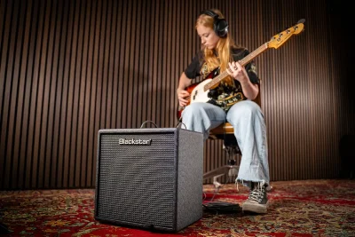 Комбопідсилювач Blackstar Debut Bass 25