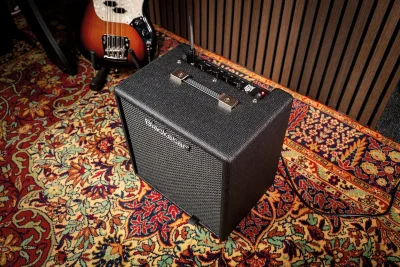 Комбопідсилювач Blackstar Debut Bass 25