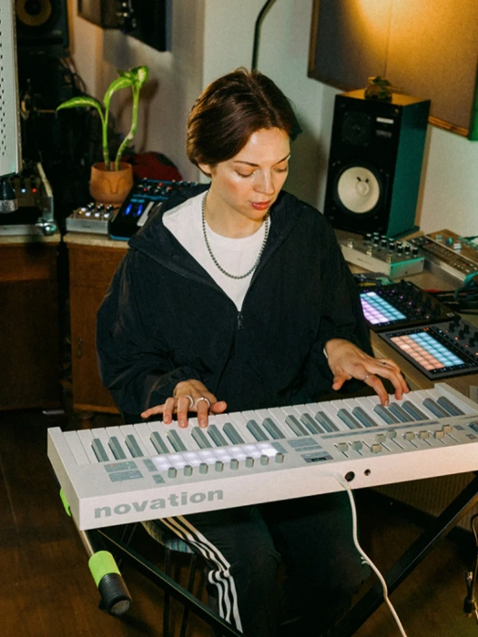 MIDI клавіатура MIDI клавіатура Novation Launchkey 49 MK4 White Edition