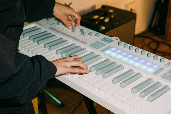 MIDI клавіатура MIDI клавіатура Novation Launchkey 49 MK4 White Edition