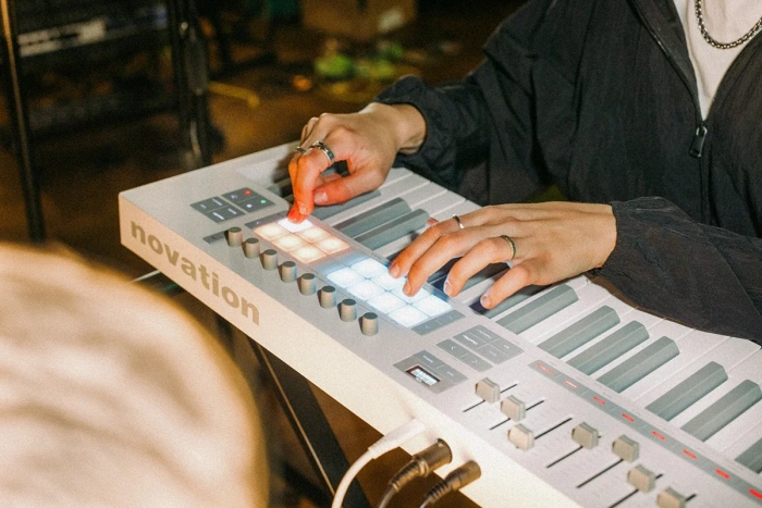 MIDI клавіатура MIDI клавіатура Novation Launchkey 49 MK4 White Edition