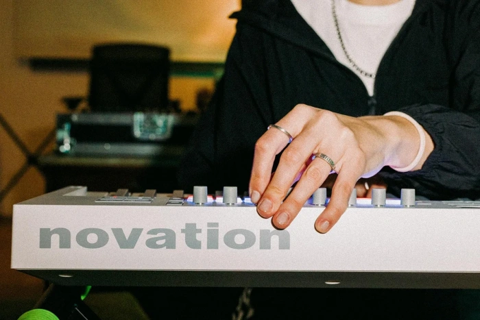 MIDI клавіатура MIDI клавіатура Novation Launchkey 49 MK4 White Edition