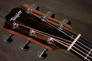 Taylor Guitars 214CE