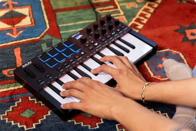 MIDI клавіатура AKAI MPK Mini 4 Black