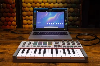 AKAI MPK mini 4 White