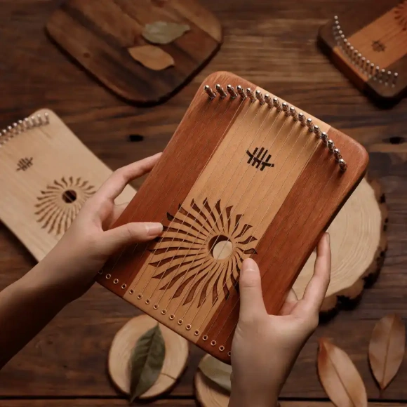 ЛІра Hluru Kalyre 17 strings Beech & Sandalwood ЛІра Hluru Kalyre 17 strings Beech & Sandalwood