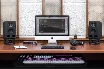 Студійний монітор Adam Audio A4V