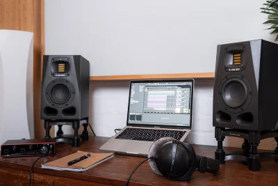 Студійний монітор Adam Audio A4V
