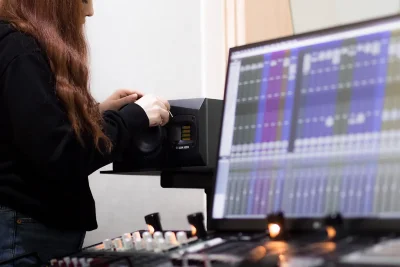 Студійний монітор Adam Audio A4V