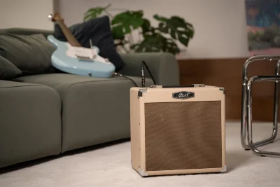 Комбопідсилювач Cort CM15R (White Sand)