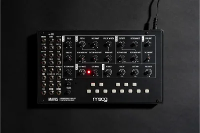 Синтезатор Moog Mavis