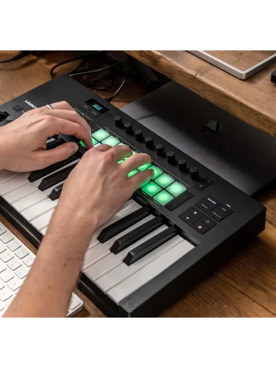 MIDI клавіатура Novation Launchkey 37 MK4
