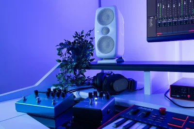Студійний монітор IK Multimedia iLoud MTM MK2 White Edition