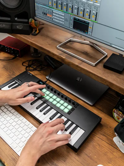 MIDI клавіатура Novation Launchkey Mini 37 MK4