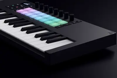 MIDI клавіатура Novation Launchkey Mini 37 MK4
