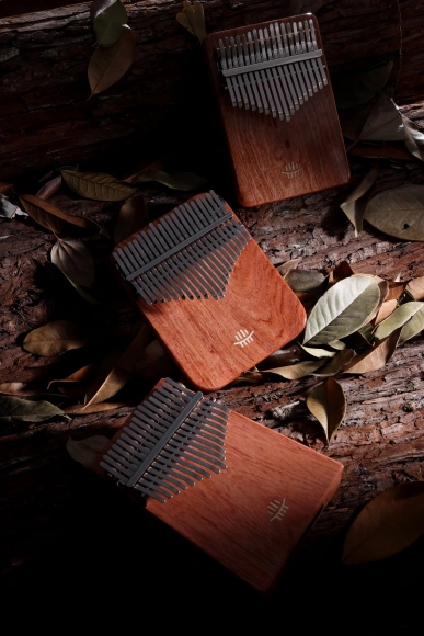 Калимба Hluru KC21 Zambian Padauk (21 нота, замбийский падук) Калимба Hluru KC21 Zambian Padauk (21 нота, замбийский падук)