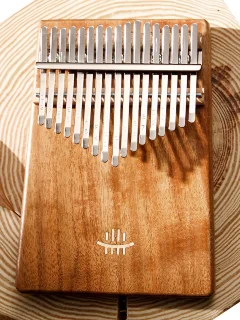 Hluru KF17 Koa (17 нот, акація)
