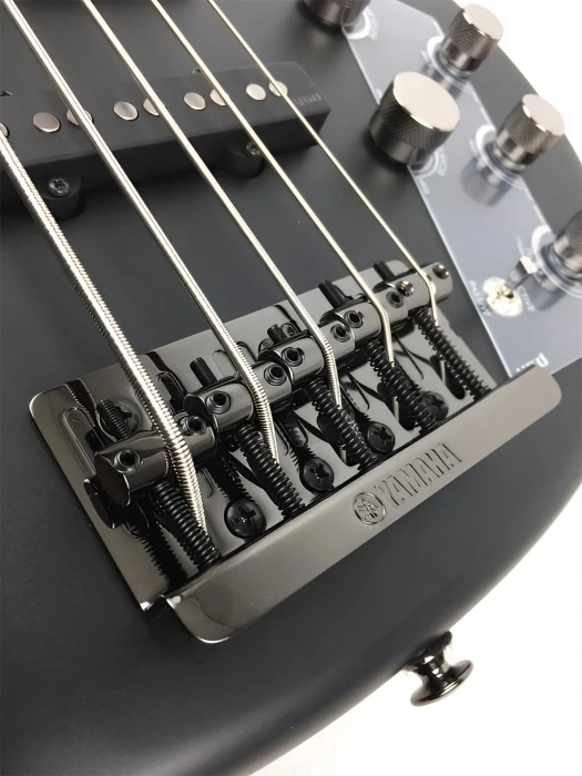Бас-гітара Бас-гітара Yamaha BB735A (Matte Translucent Black)