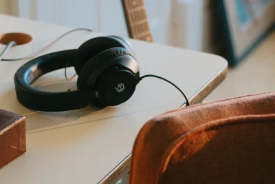 Навушники Adam Audio H200